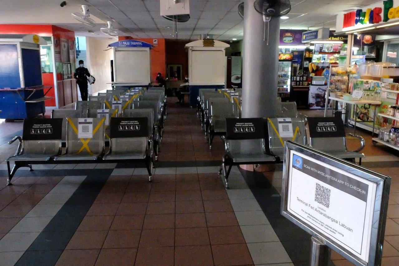 Terminal feri antarabangsa di Labuan lengang ekoran kekangan pergerakan antara daerah di Sabah bermula 3 Oktober. Gambar: Bernama