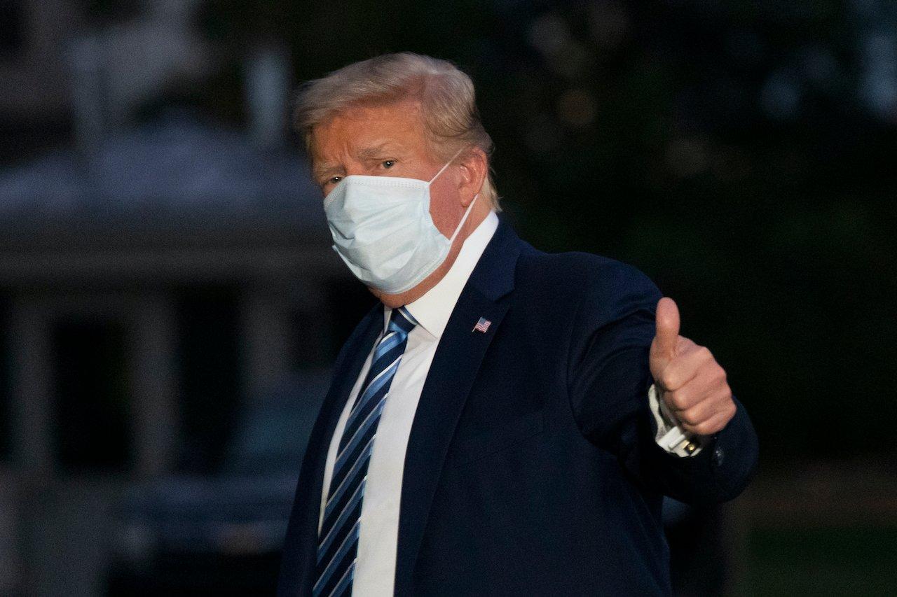 Presiden Donald Trump masih menerima rawatan di kediaman presiden walaupun dibenarkan keluar hospital. Gambar: AP