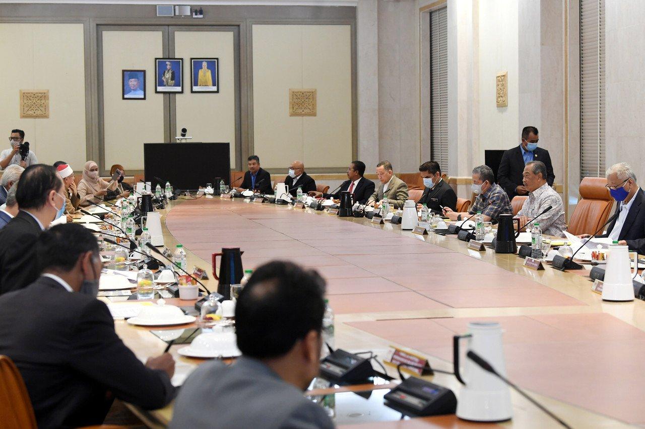 Perdana Menteri Tan Sri Muhyiddin Yassin mempengerusikan mesyuarat khas Majlis Keselamatan Negara berkenaan Covid-19 di Bangunan Perdana Putra, Sabtu lalu. Gambar: Bernama