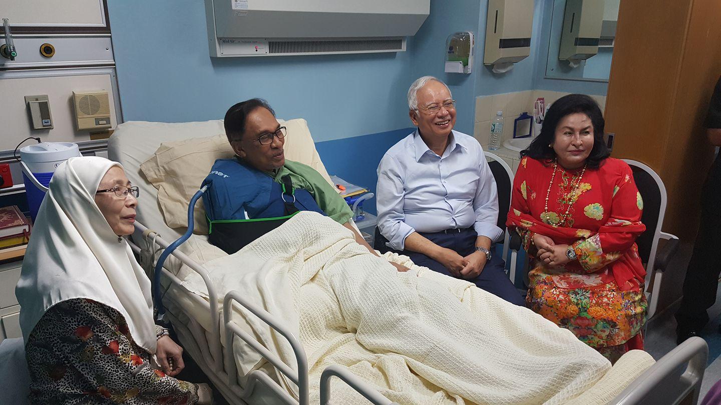 A picture posted by Najib Razak on Facebook in 2017, when as prime minister, he visited Anwar Ibrahim in hospital, accompanied by their wives. Photo: Facebook