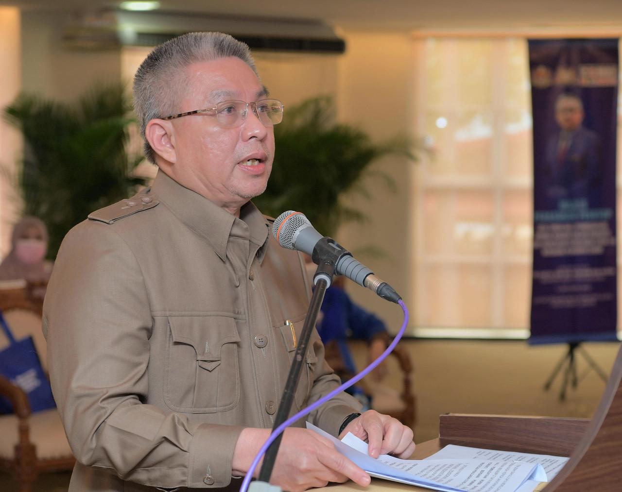 Menteri Kesihatan Dr Adham Baba. Gambar: Bernama