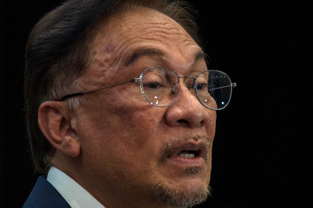 Esok menjadi penentu mengenai dakwaan sama ada Presiden PKR Anwar Ibrahim memiliki majoriti "kukuh dan meyakinkan" untuk membentuk kerajaan baru. Gambar: Bernama