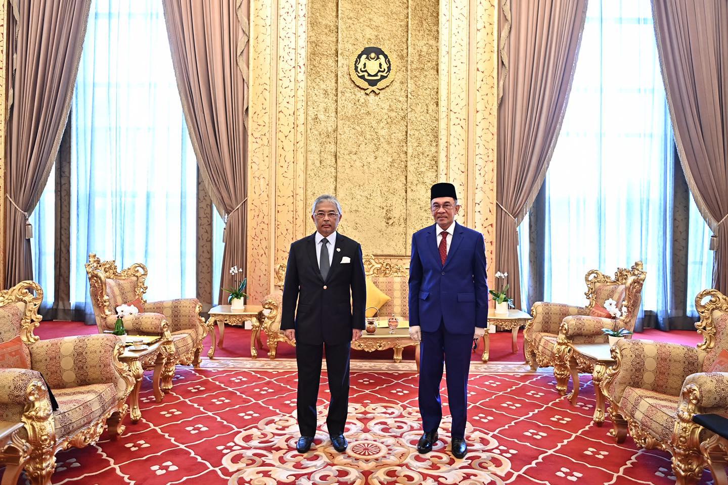 Presiden PKR Anwar Ibrahim bersama Yang di Pertuan Agong Sultan Abdullah Sultan Ahmad Shah di Istana Negara semalam. Gambar: Bernama