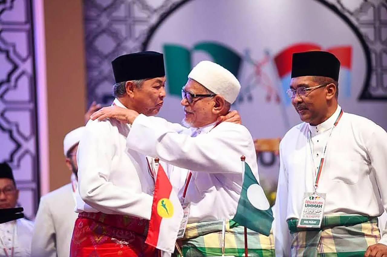 Umno president Ahmad Zahid Hamidi with PAS president Abdul Hadi Awang at the signing of the Muafakat Nasional charter on Sept 14 last year.