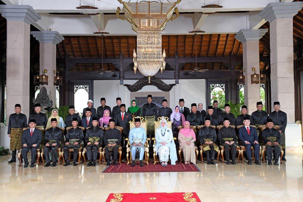 Yang di Pertuan Agong bersama barisan Kabinet yang diterajui Perdana Menteri Muhyiddin Yassin. Gambar: AFP