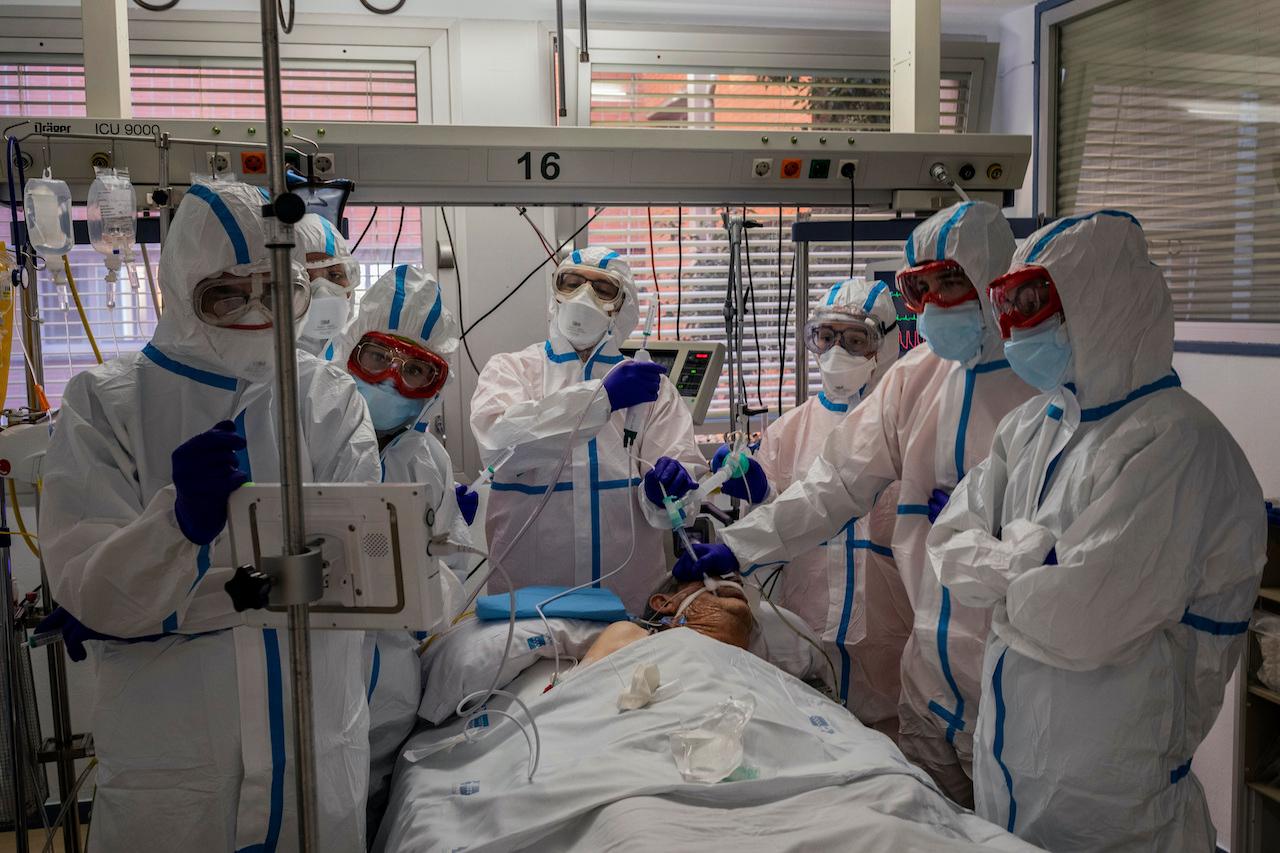 A Covid-19 patient is treated in one of the ICUs at a hospital in Leganes, on the outskirts of Madrid, Spain, Oct 9. Photo: AP