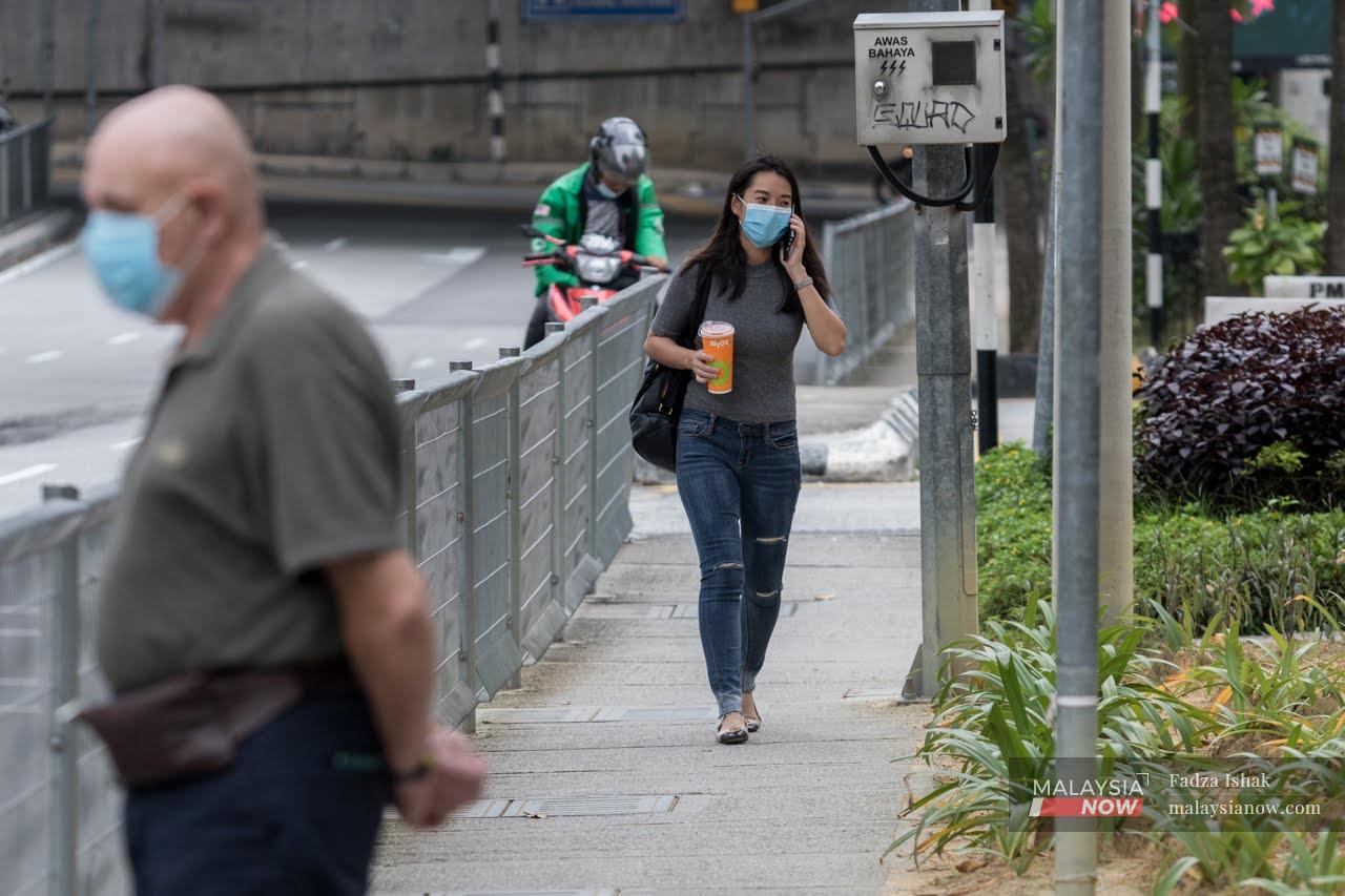 The previous retail ceiling price for three-ply face masks was RM1 each.