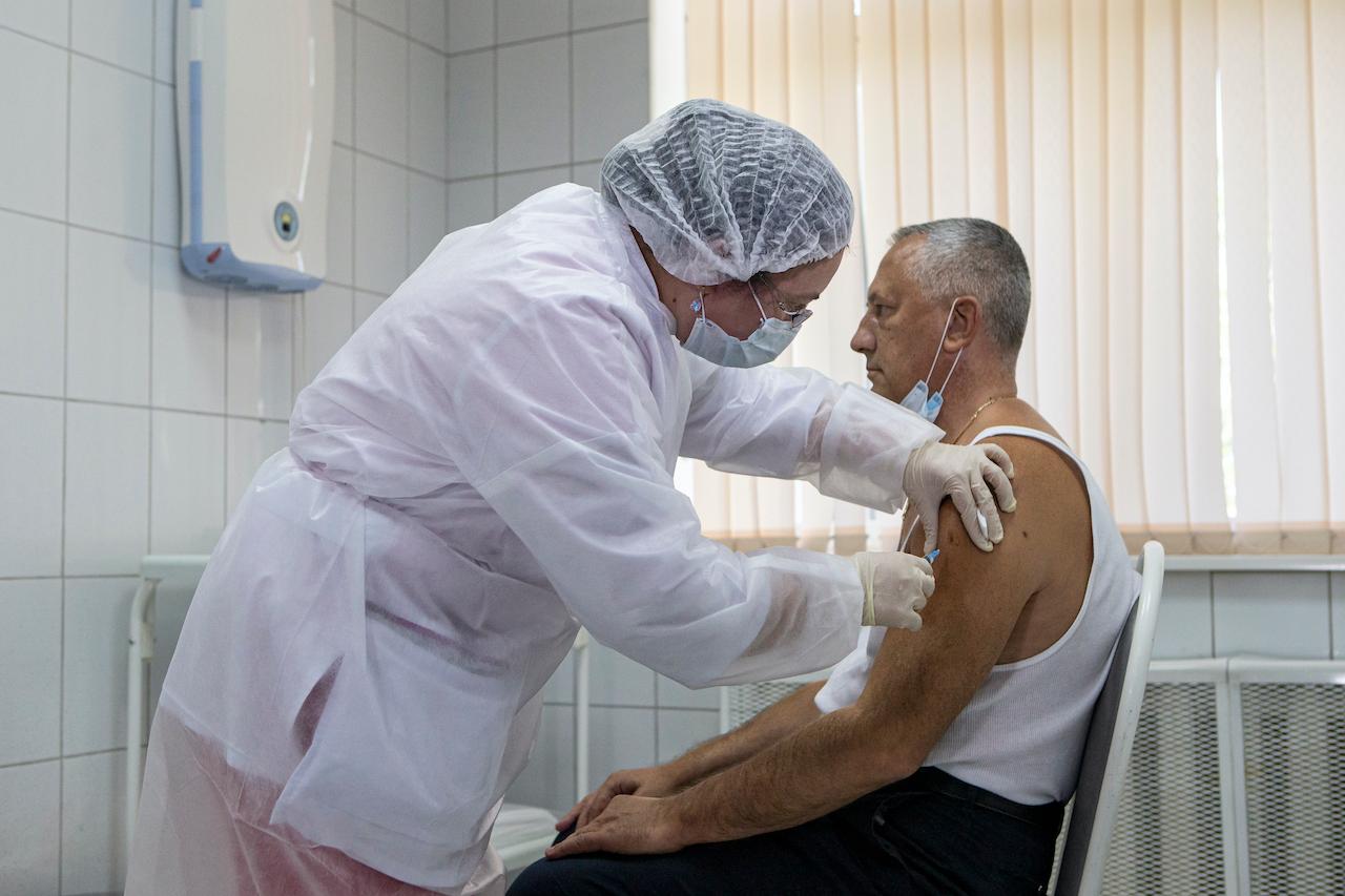 A Russian medical worker administers a shot of Russia's experimental Sputnik V coronavirus vaccine in Moscow. Photo: AP