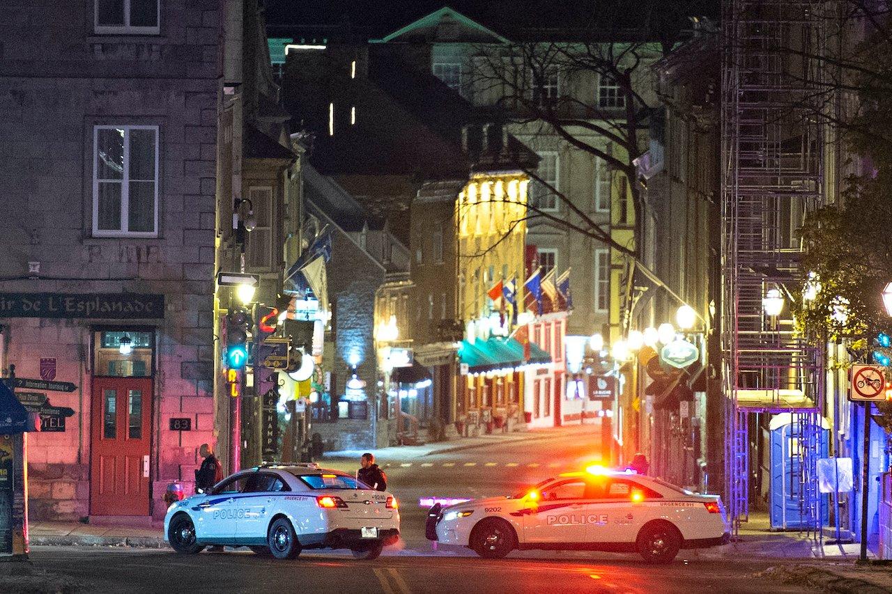 Police cars block the Saint-Louis Street near the Chateau Frontenac early Nov 1 in Quebec. Police in Quebec arrested a man on suspicion of killing two people and injuring five others in a stabbing rampage near the provincial legislature on Halloween. Photo: AP