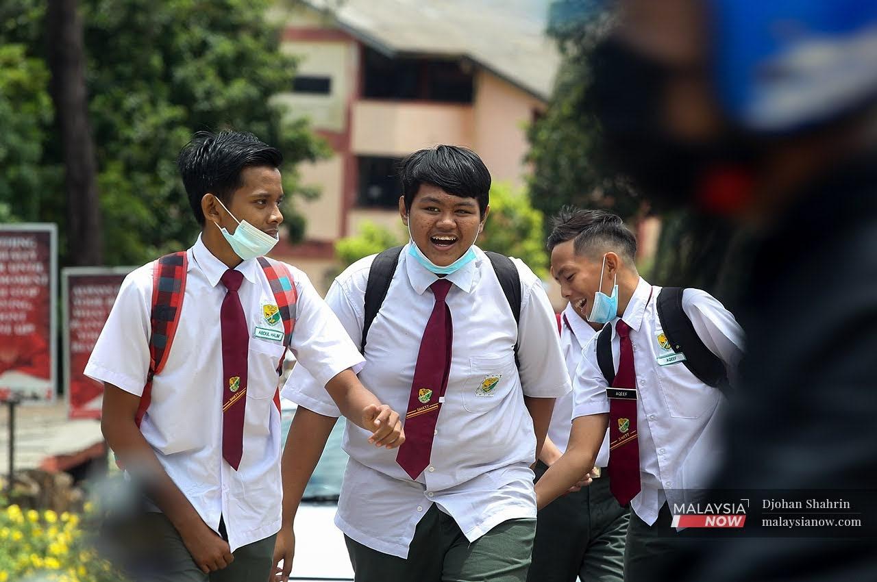 Penutupan sekolah akibat Covid-19 mengganggu sesi pembelajaran pelajar terutama yang bakal menduduki peperiksaan SPM.