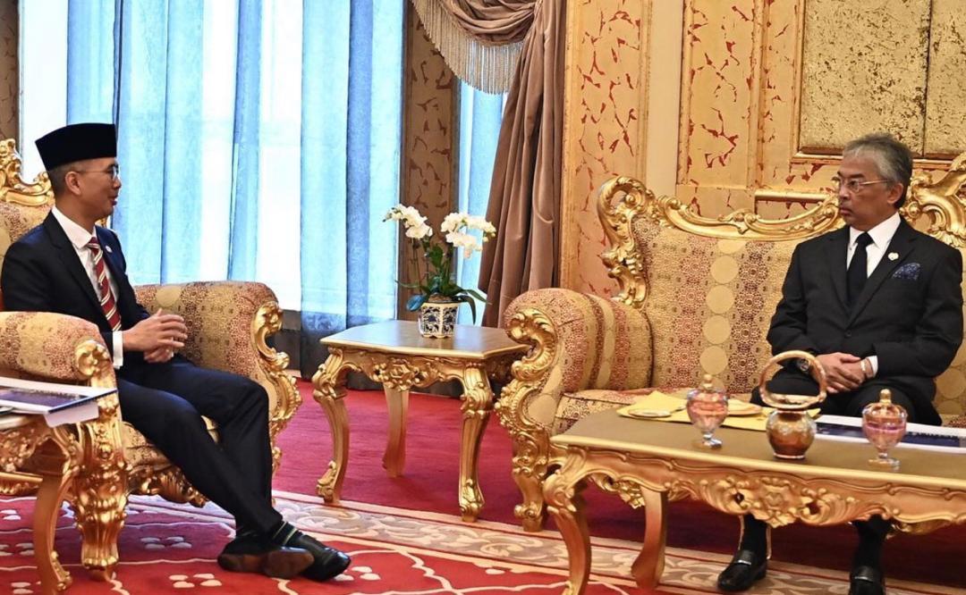 Yang di-Pertuan Agong Sultan Abdullah Sultan Ahmad Shah in a meeting with Finance Minister Tengku Zafrul Tengku Abdul Aziz ahead of the budget to be tabled on Friday.