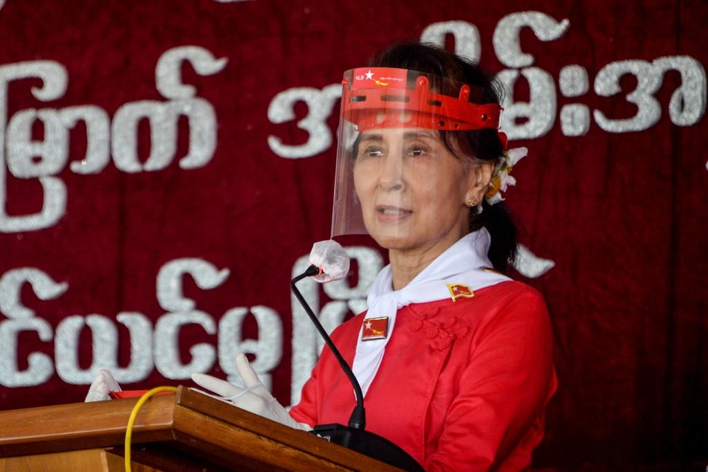 Aung San Suu Kyi semasa berkempen dalam pilihan raya di Myanmar baru-baru ini. Gambar: AFP