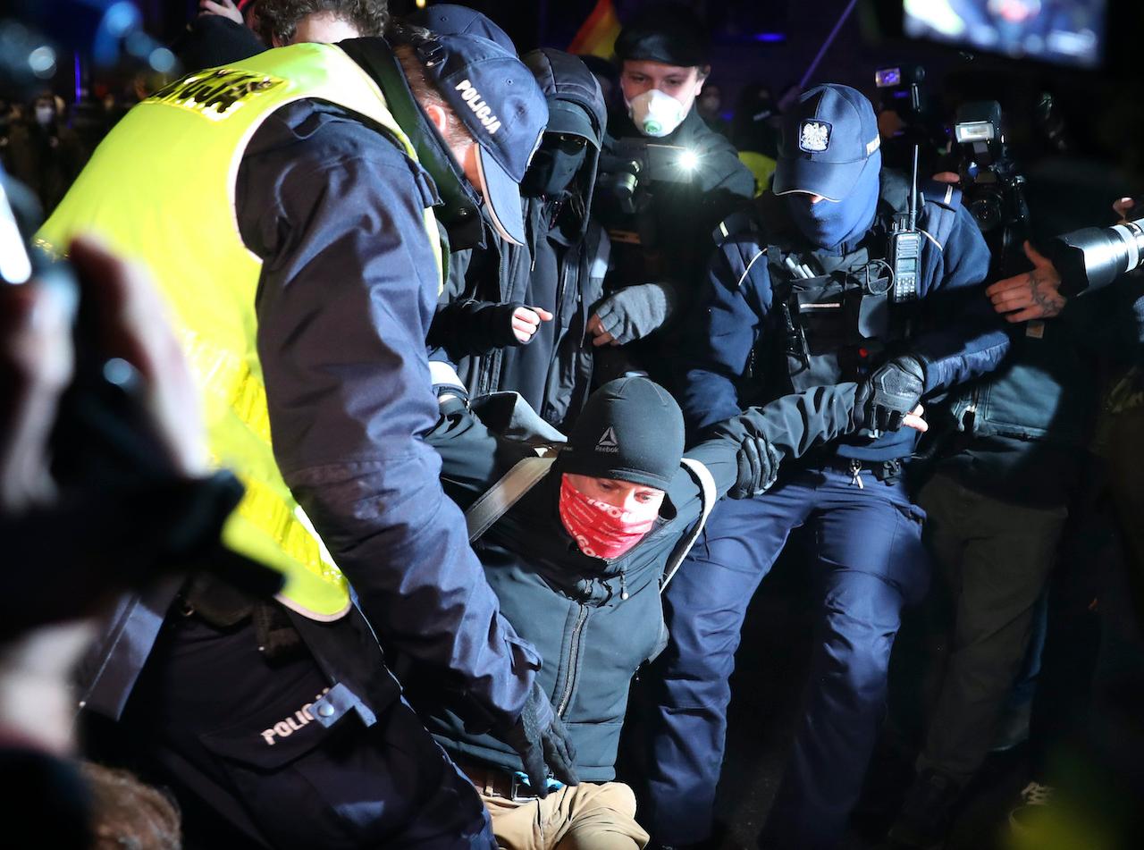 Police remove protesters from the street outside the education ministry in Warsaw, Poland, Nov 9. Photo: AP