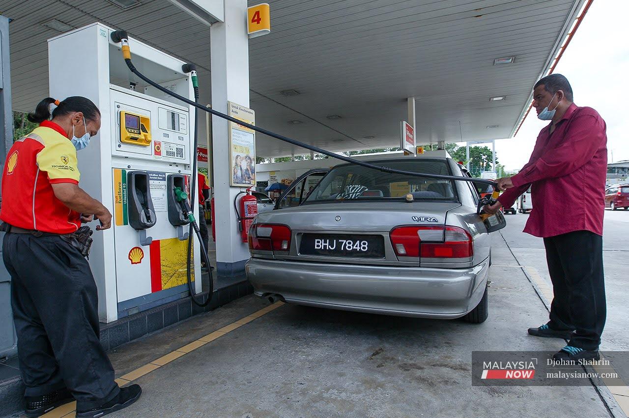 The government says customers do not need to scan the MySejahtera app at petrol stations if they are only topping up on fuel.