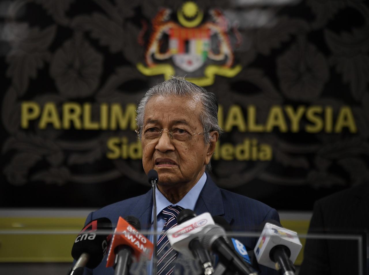 Ahli Parlimen Langkawi Dr Mahathir Mohamad ketika sidang media di Bangunan Parlimen hari ini. Gambar: Bernama
