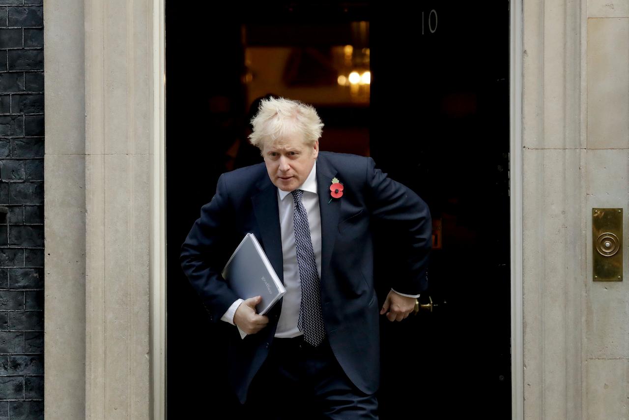 Perdana Menteri UK Boris Johnson kini berdepan dengan krisis kepercayaan. Gambar: AP