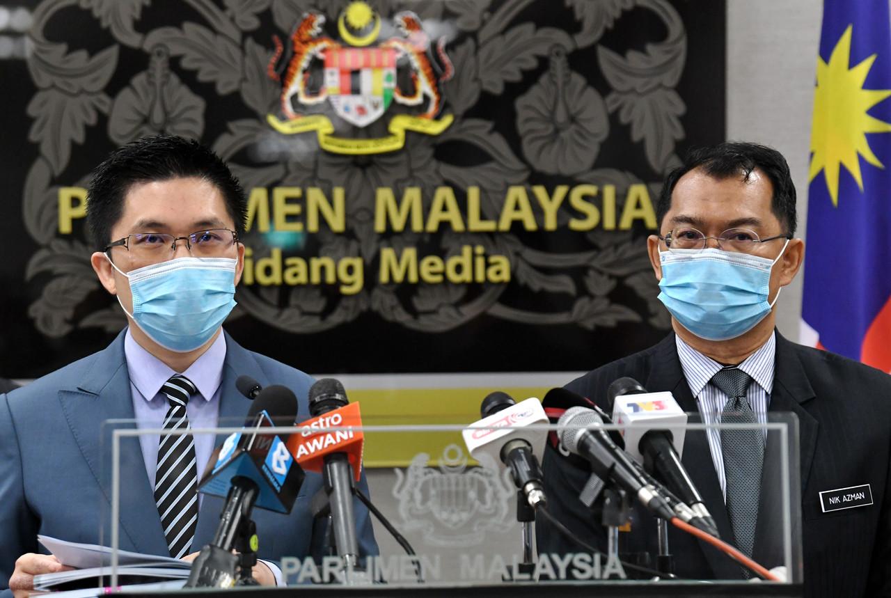 Pengerusi Jawatankuasa Kira-Kira Wang Negara, Wong Kah Woh (kiri) dalam satu sidang media di Parlimen baru-baru ini. Gambar: Bernama