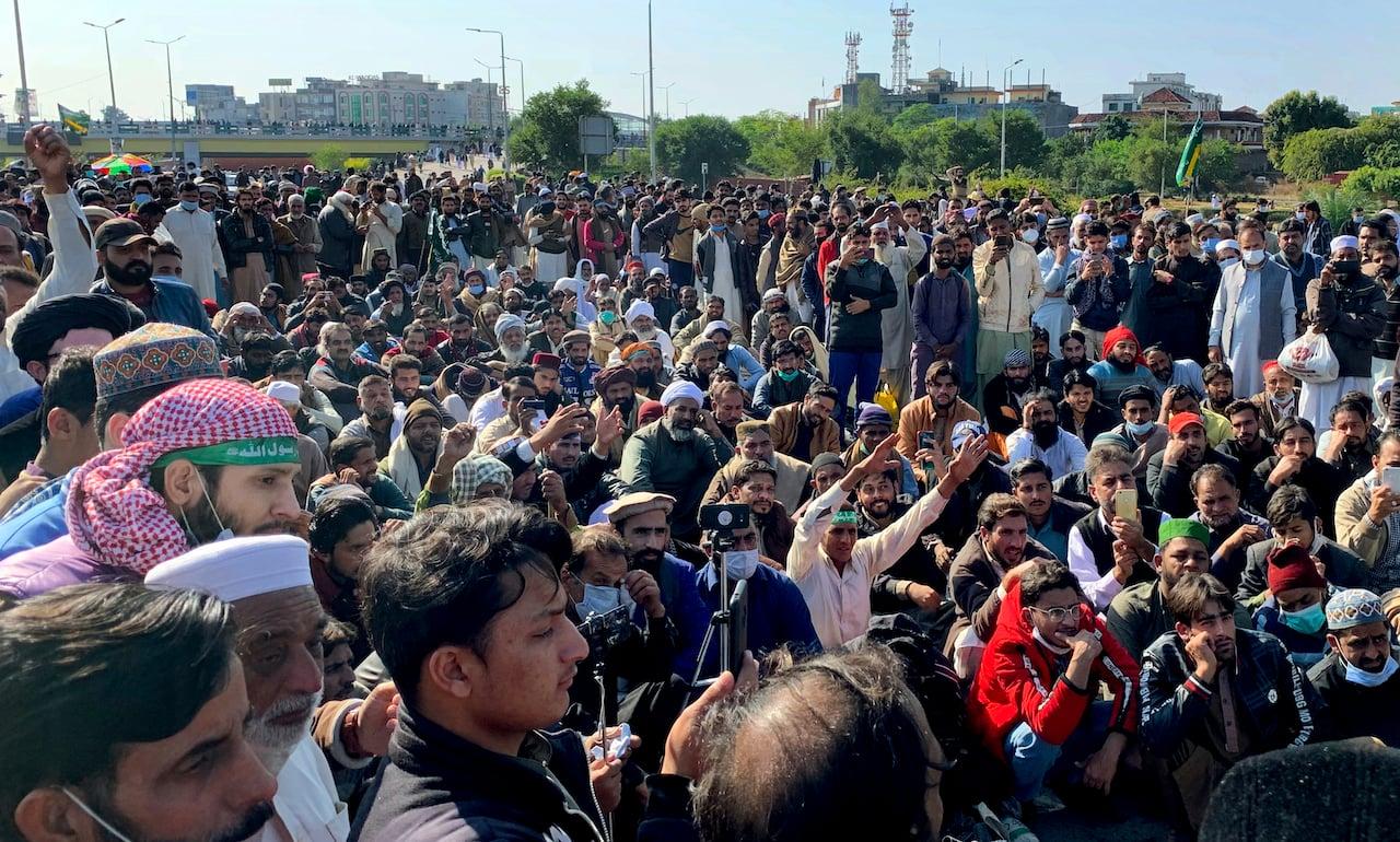 Supporters of Tehreek-e-Labaik Pakistan block a main highway during an anti-France rally in Islamabad, Pakistan, Nov 16. Photo: AP