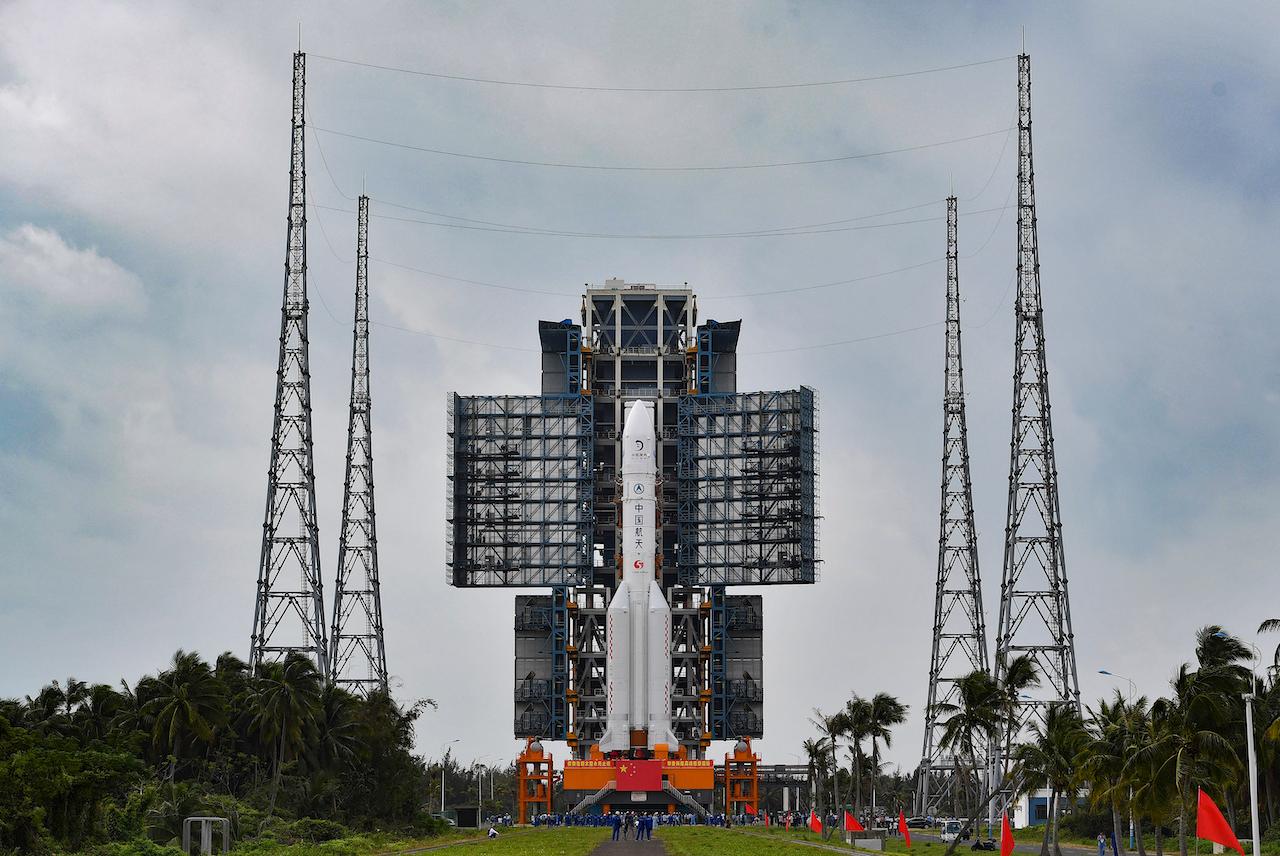 A Long March-5 rocket sits on the launch pad at the Wenchang Space Launch Site in Wenchang in Hainan in this Nov 17 file picture. Photo: AP