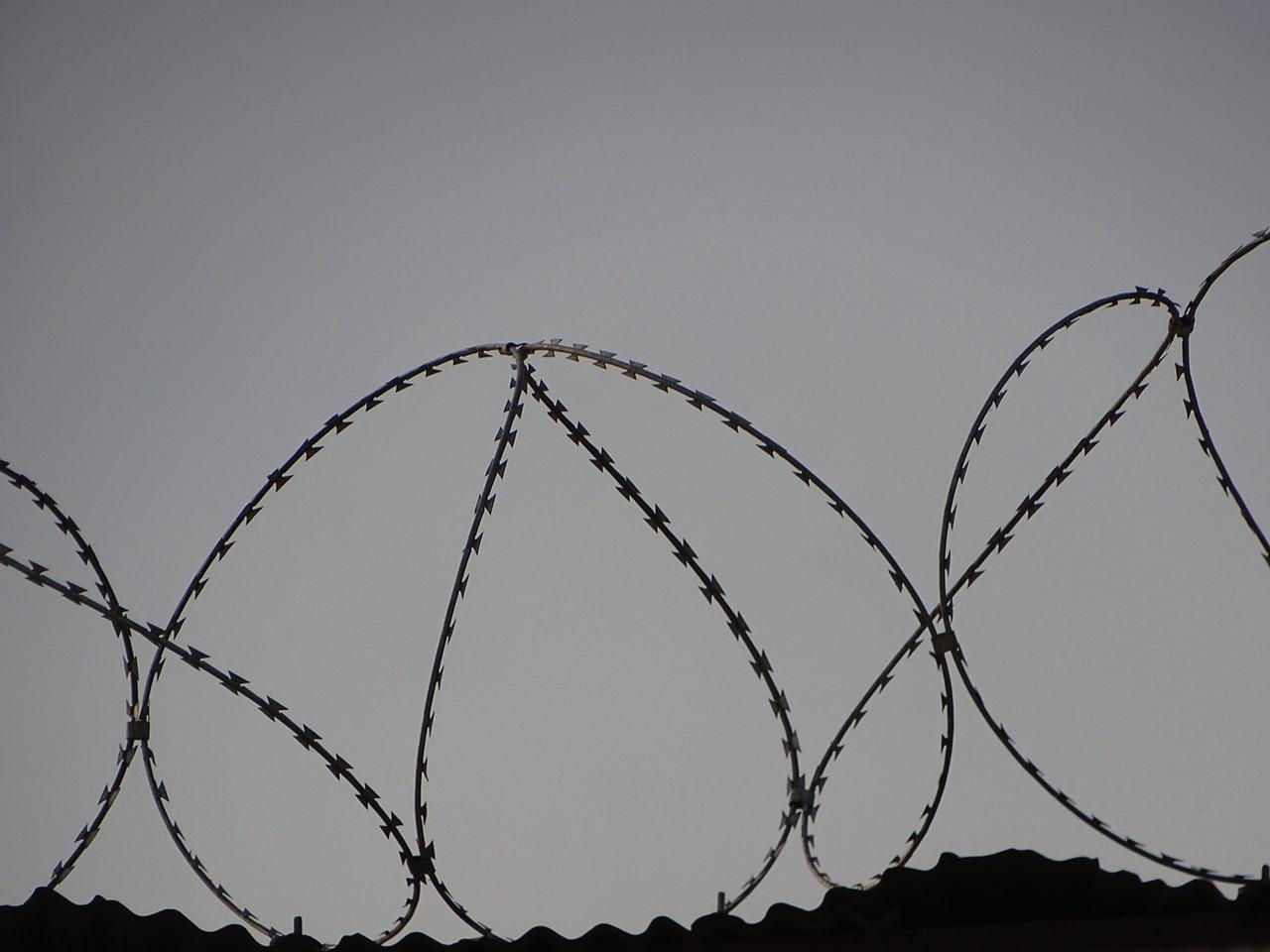 prison-barbed-wire-pexels-251120