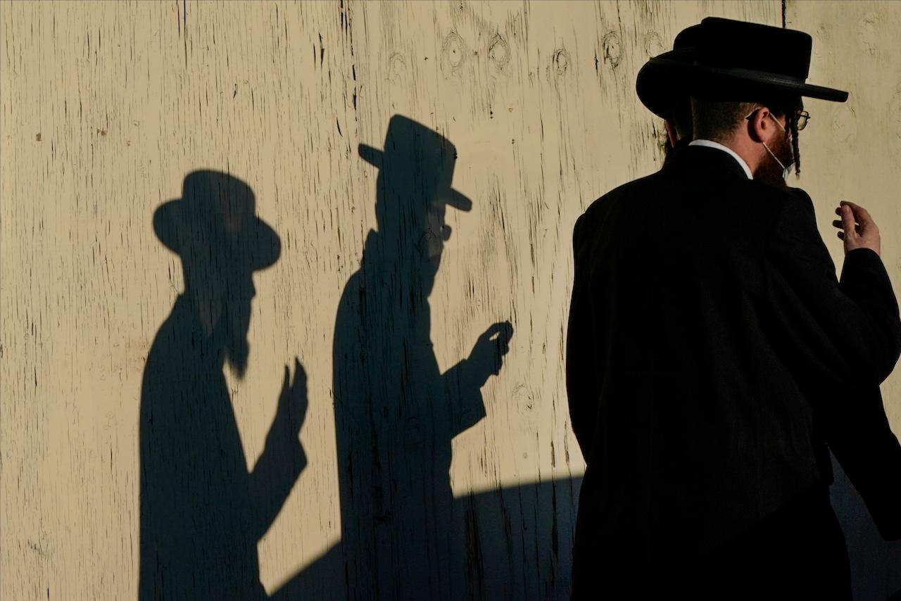 Men walk past a Jewish temple on Nov 23, in the Brooklyn borough of New York. Photo: AP