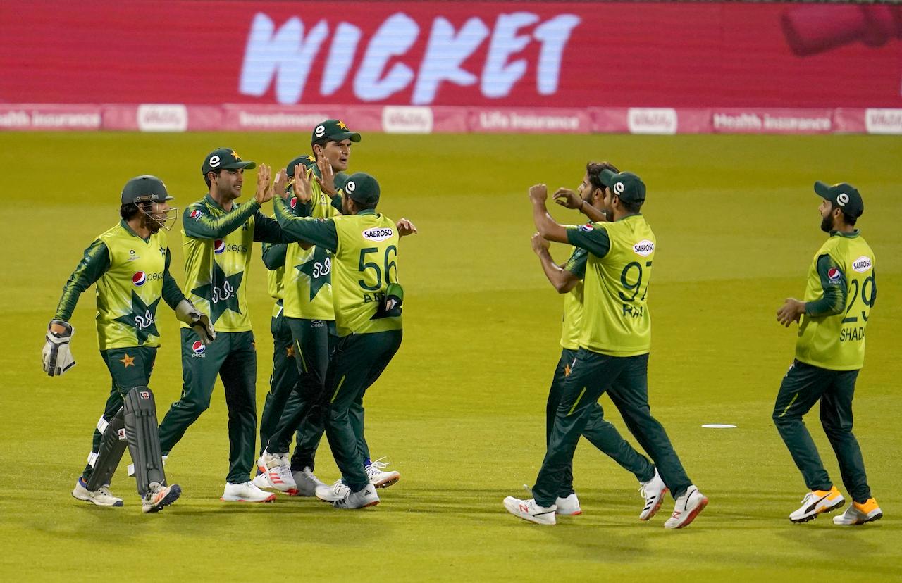 Pakistan players celebrate the dismissal of England's Dawid Malan during the a cricket match between England and Pakistan, at Old Trafford in Manchester, Sept 1. Photo: AP