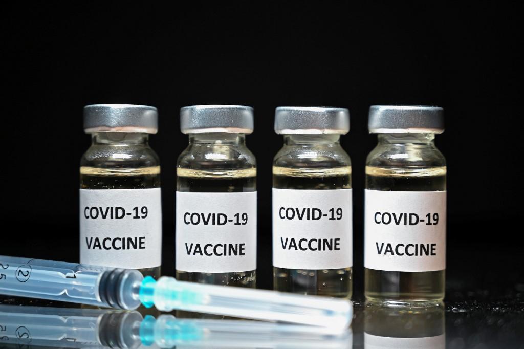 Pfizer pada 9 November lalu menyatakan bahawa analisis data interim pertama menunjukkan keberkesanan vaksin adalah 95%. Gambar: AFP
