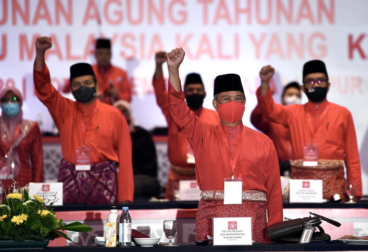 Presiden Bersatu Muhyiddin Yassin melaungkan Bersatu sempena Perhimpunan Agung Tahunan Bersatu yang dibuat secara maya pada 28 November, 2020. Gambar: Bernama