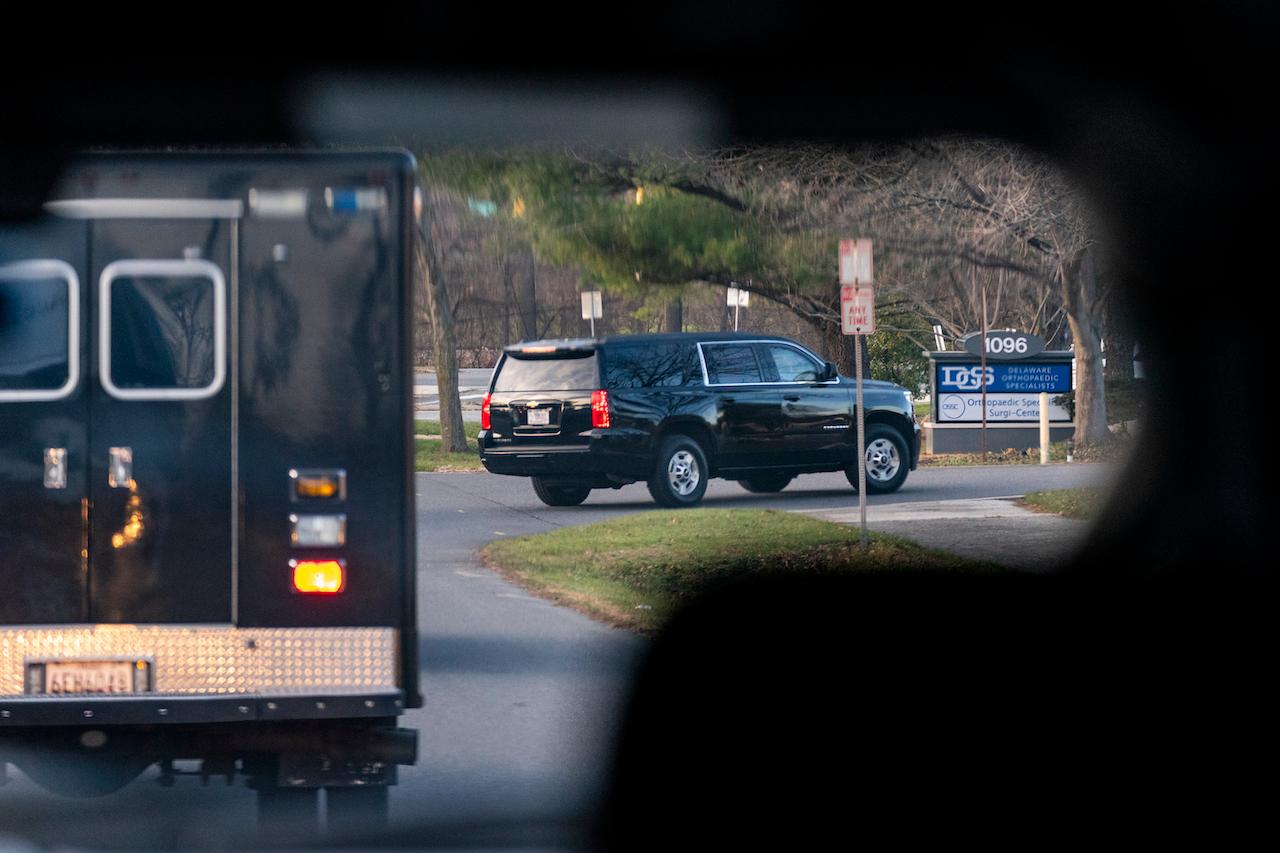 A motorcade with president-elect Joe Biden aboard arrives at Delaware Orthopaedic Specialists, Nov 29. Photo: AP