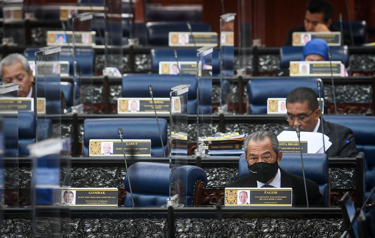 Perdana Menteri Muhyiddin Yassin ketika hadir pada mesyuarat ketiga Penggal Ketiga Parlimen ke-14 di Bangunan Parlimen hari ini. Gambar: Bernama