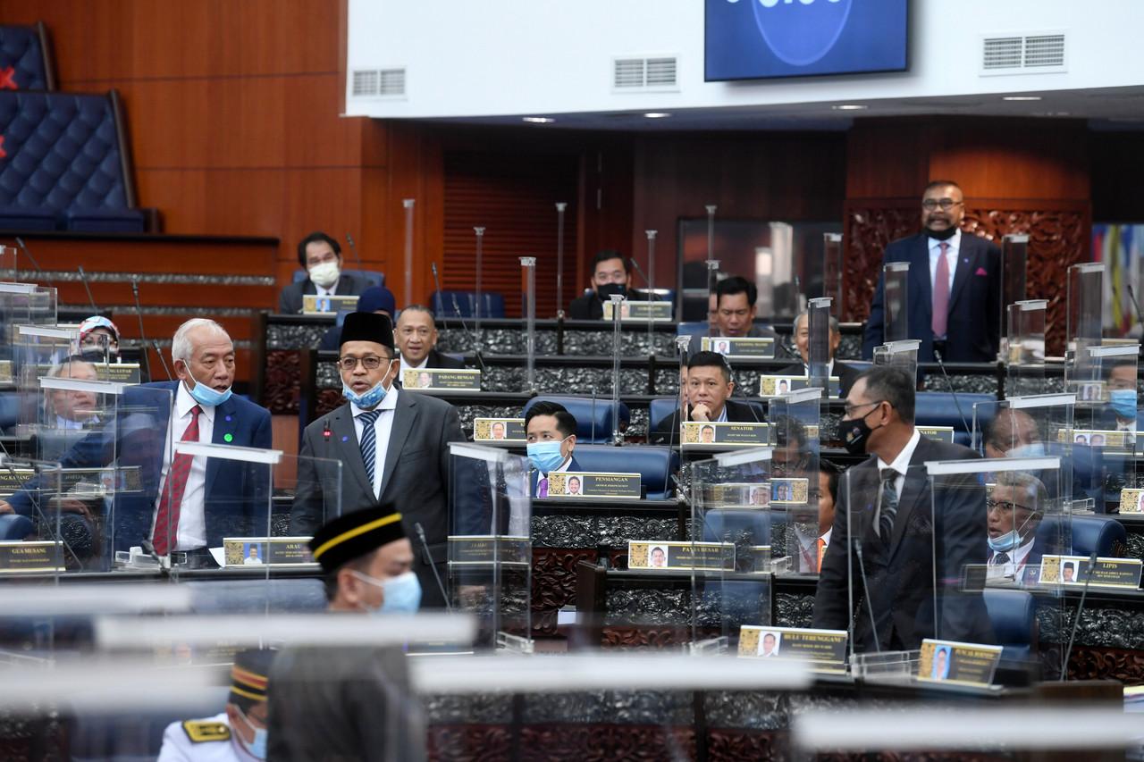 Dewan Rakyat hari ini meluluskan Rang Undang-undang Perbekalan 2021 peringkat jawatankuasa bagi Jabatan Perdana Menteri (JPM) dan Kementerian Kewangan menerusi undi belah bahagi. Gambar: Bernama