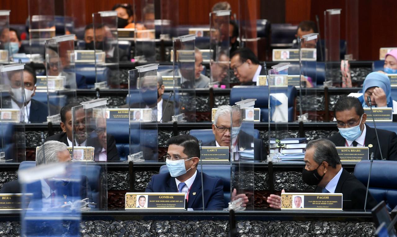 Senior Minister Mohamed Azmin Ali in the Dewan Rakyat with Prime Minister Muhyiddin Yassin and other MPs on Nov 26. Photo: Bernama