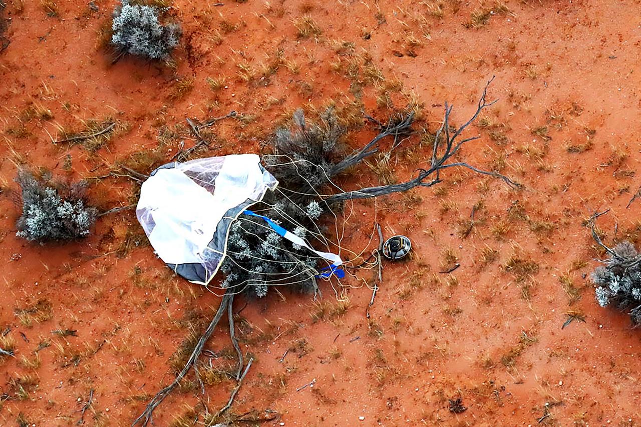 The capsule (centre), dropped by Hayabusa2, before its retrieval in Woomera, southern Australia, Dec 6. Photo: AP