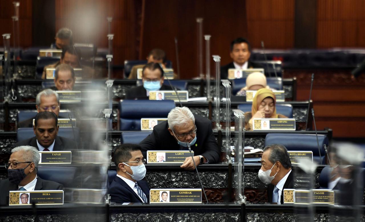 Prime Minister Muhyiddin Yassin with other MPs in the Dewan Rakyat on Dec 3. Photo: Bernama