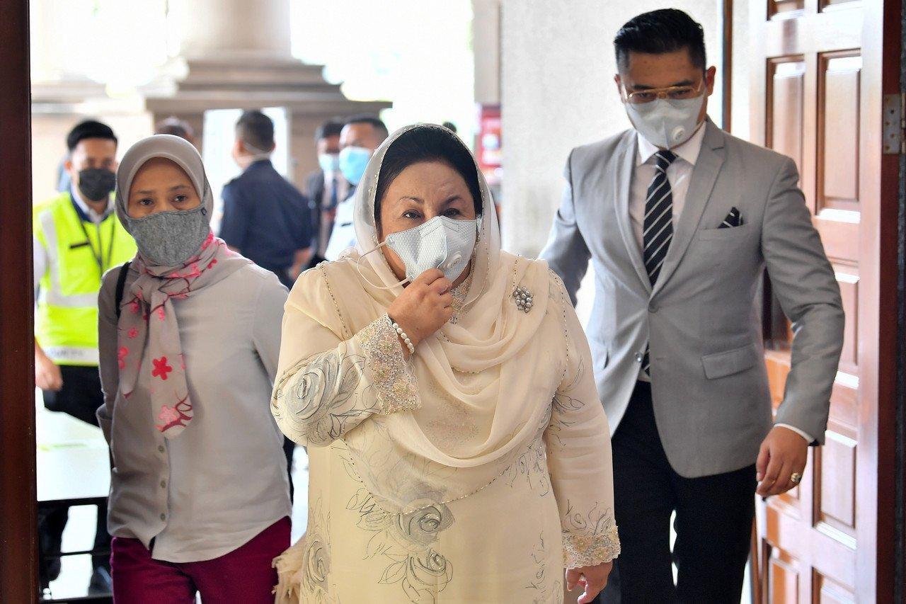 Isteri bekas perdana menteri, Rosmah Mansor hadir bagi prosiding perbicaraan kes rasuah yang dihadapinya berhubung projek solar hibrid di sekolah luar bandar Sarawak di Mahkamah Tinggi pada 11 Disember, 2020. Gambar: Bernama