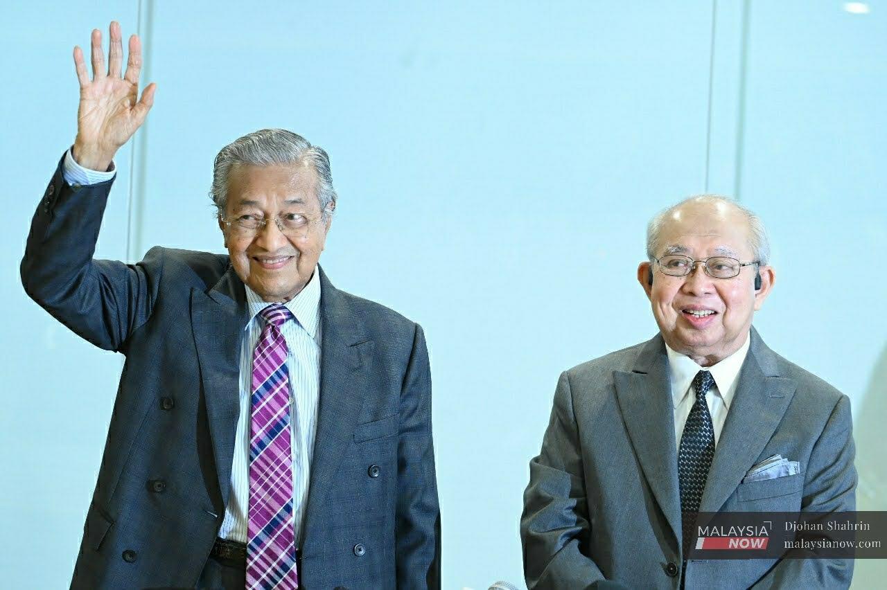 Former prime minister Mahathir Mohamad and former finance minister Tengku Razaleigh Hamzah.