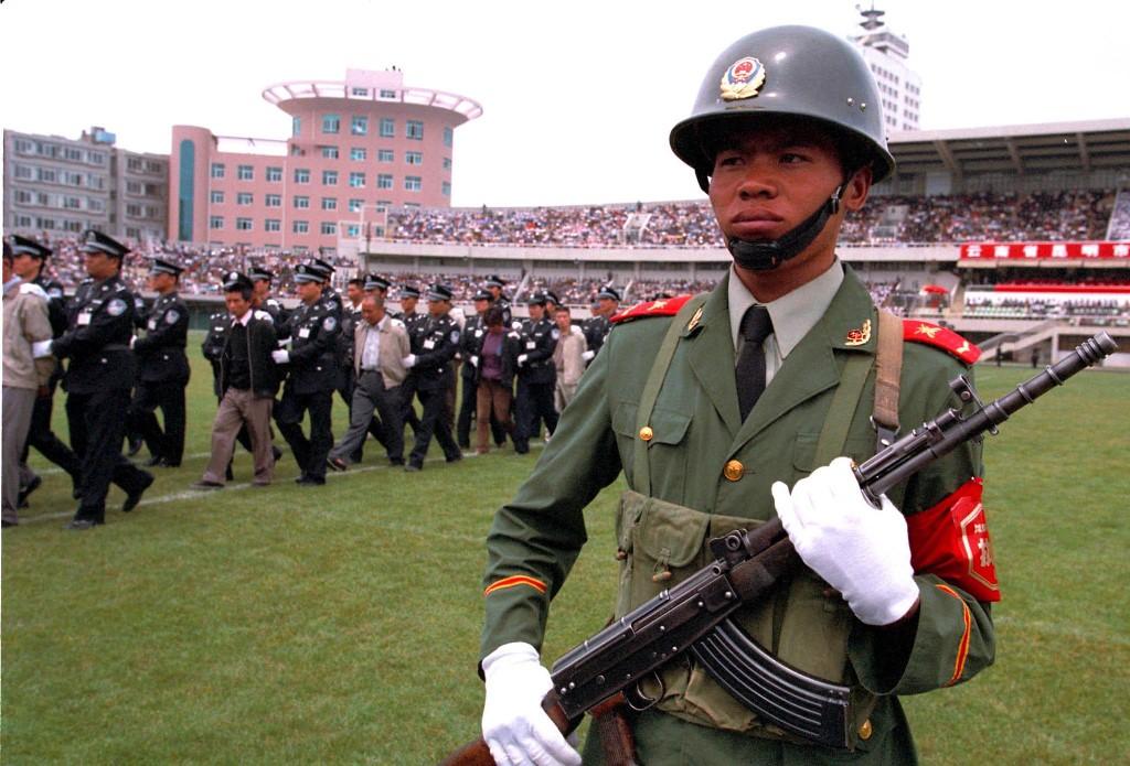 Police parade prisoners during an execution rally at a stadium in Kunming, the capital of China's southwestern Yunnan province, in this file picture taken on June 26, 2001. Photo: AFP