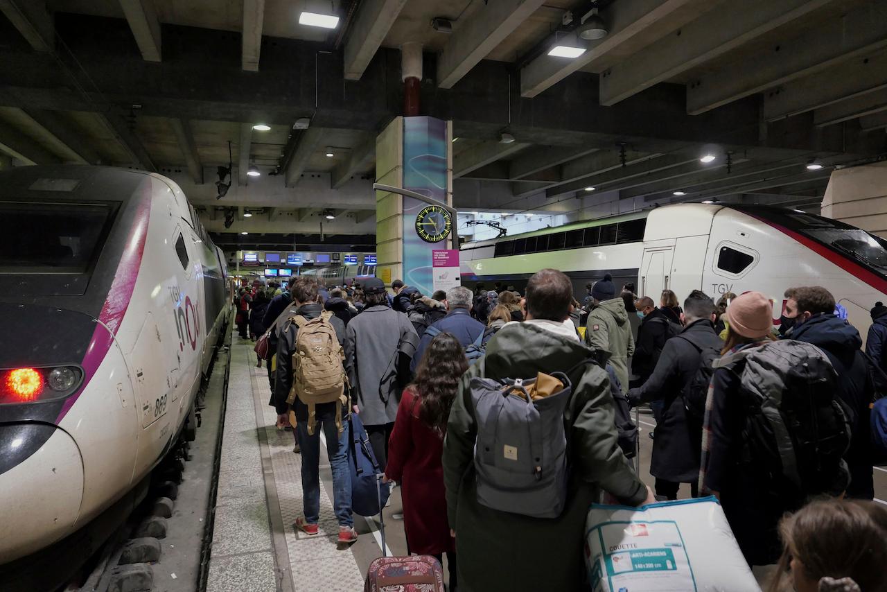 Travellers board a train at the Montparnasse station in Paris, France, Dec 19. Photo: AP