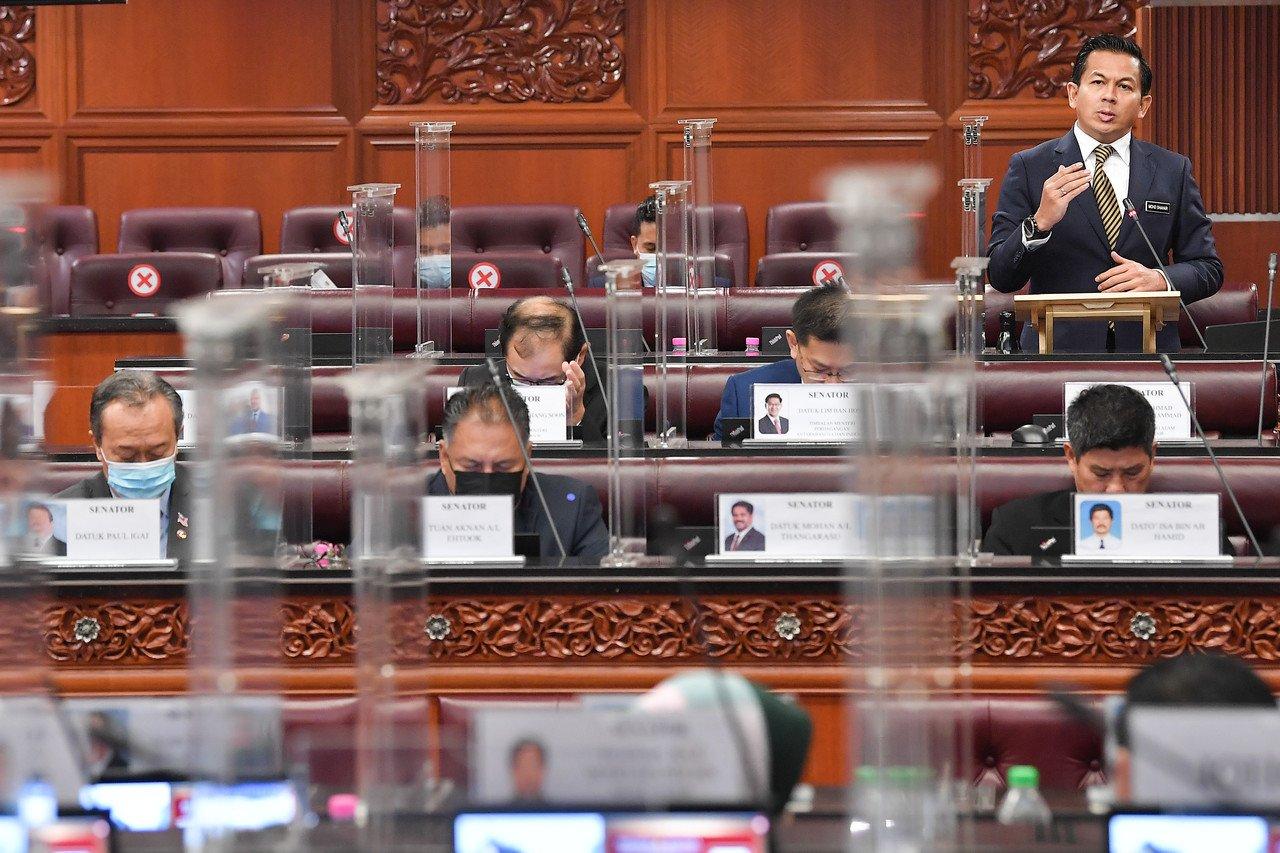 Timbalan Menteri Kewangan II Mohd Shahar Abdullah ketika membuat penggulungan pada Mesyuarat Ketiga Penggal Ketiga Parlimen Ke-14 Persidangan Dewan Negara di Bangunan Parlimen hari ini. Gambar: Bernama