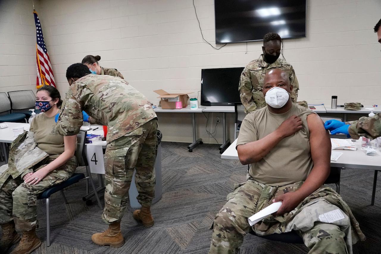 Army personnel receive their first dose of the Moderna Covid-19 vaccine in Flowood, Mississippi, Dec 23. Photo: AP