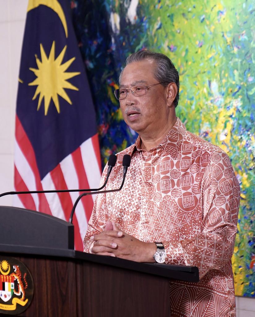 Perdana Menteri Muhyiddin Yassin ketika menyampaikan Perutusan Khas sempena Tahun Baru 2021 yang disiarkan secara langsung malam tadi. Gambar: Bernama