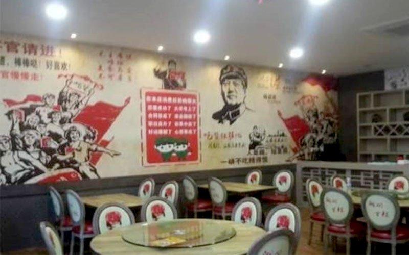 Polis siasat kafe yang menghiasi dinding dengan gambar Mao. Gambar: Facebook