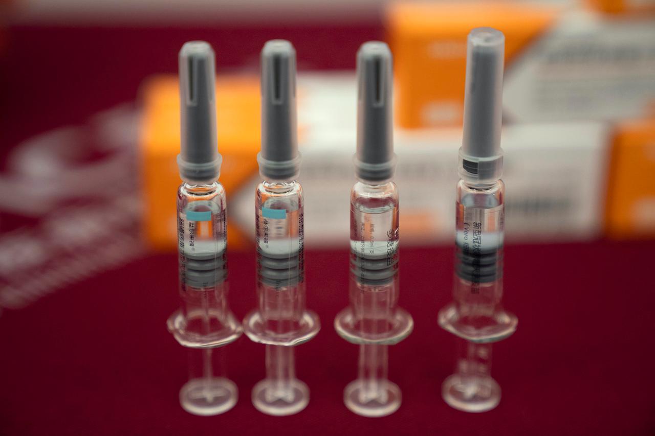 Jarum suntikan vaksin untuk Covid-19 yang dihasilkan oleh Sinovac. Gambar: AP