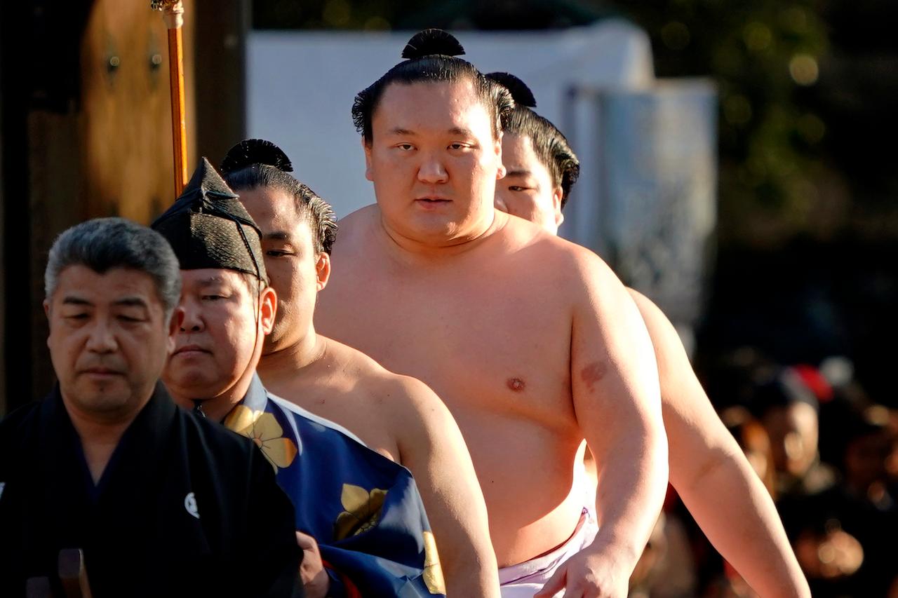 In this Jan 9, 2018, file photo, Sumo grand champion Hakuho (second from right) of Mongolia arrives to perform his ring entry form at the Meiji Shrine in Tokyo. Hakuho, the top-ranked sumo wrestler in Japan has tested positive for the coronavirus. Photo: AP