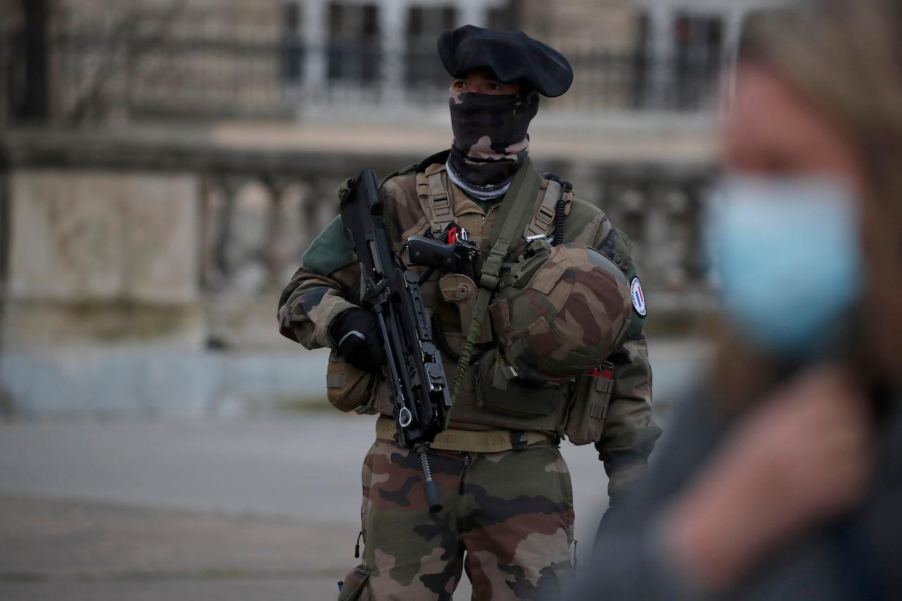 A French soldier stands guard in Paris on Jan 4. The French military, which has troops in the central Mopti region, said it carried out a strike on jihadist militants in central Mali, but that no wedding was involved. Photo: AP