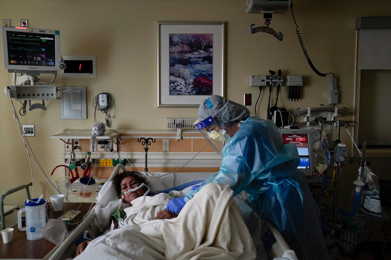 A nurse tends to a patient in the Covid-19 unit of a hospital in Orange, California, Jan 7. Photo: AP