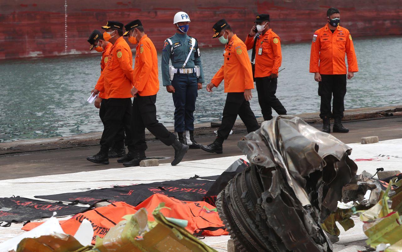 An Indonesian rescue team walks near debris found in the waters around the location where Sriwijaya Air passenger jet crashed at the search and rescue command centre at Tanjung Priok Port in Jakarta, Indonesia, Jan 15. Photo: AP