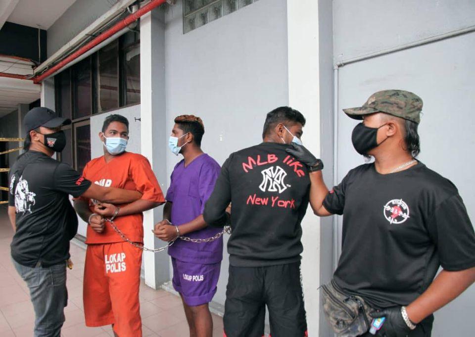 Tiga rakan didakwa membunuh seorang lelaki di dalam hutan di Tanjung Rambutan bulan lepas. Gambar: Bernama TV