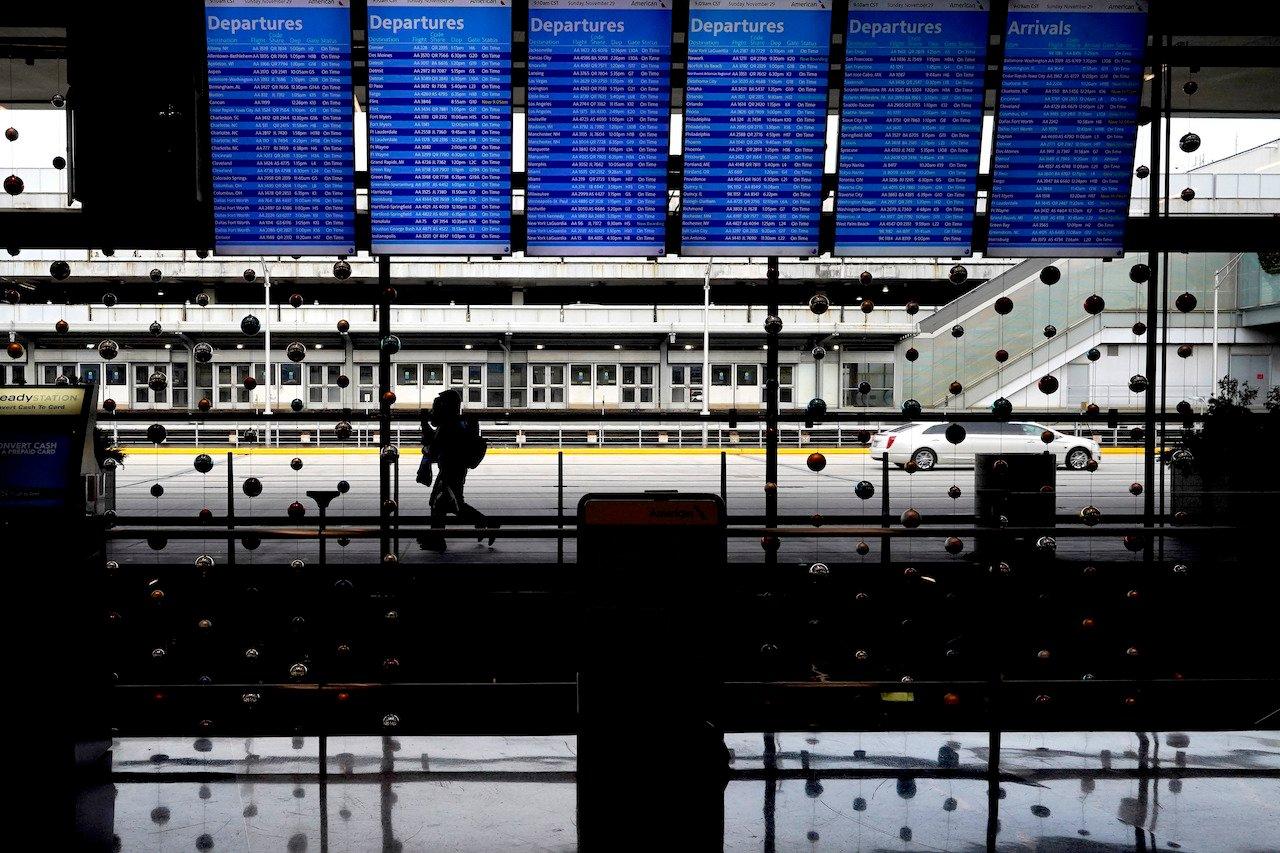 Travellers walk through Terminal 3 at O'Hare International Airport in Chicago, Nov 2, 2020. A man who was too afraid to fly due to the pandemic had lived undetected in a secure area of the airport for three months. Photo: AP