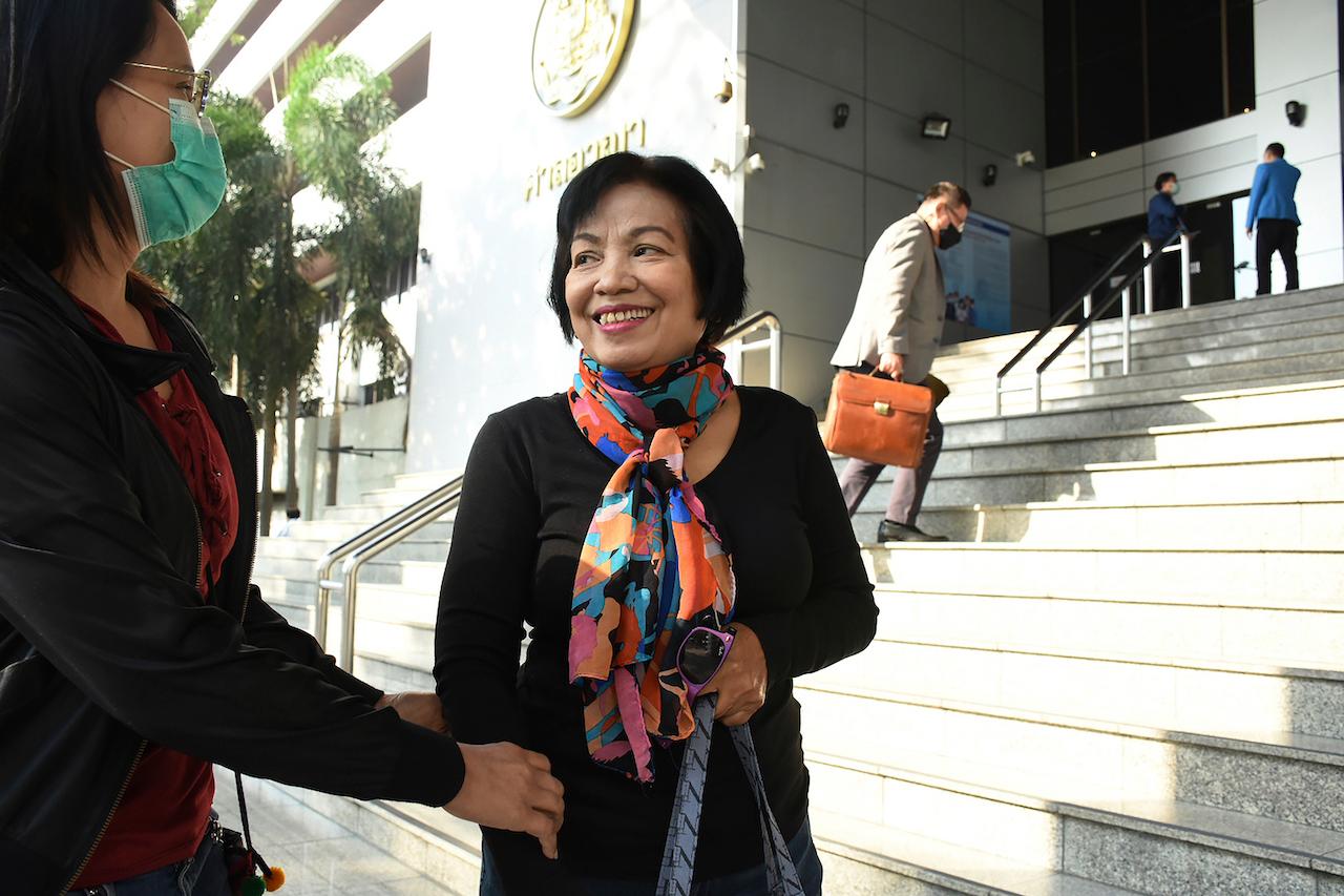 Anchan (right) talks to her friend as she arrives at the Bangkok Criminal Court in Bangkok, Thailand, Jan 19. The court sentenced the retired civil servant to a record 43.5 years in prison for insulting the monarchy by posting audio clips online of comments critical of the royal institution. Photo: AP